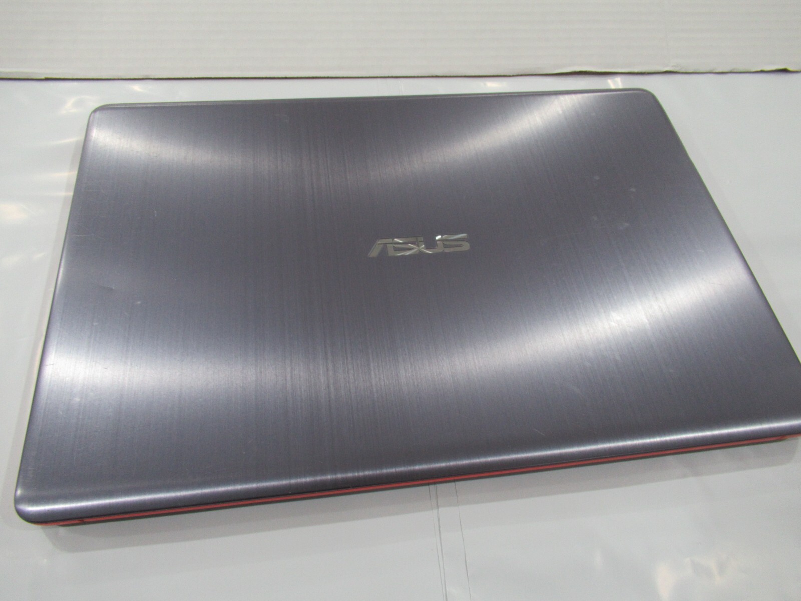 Asus VivoBook, Intel Core i5-8250U, Intel HD Graphics, 8GB DDR4, 128GB SSD, Wn10