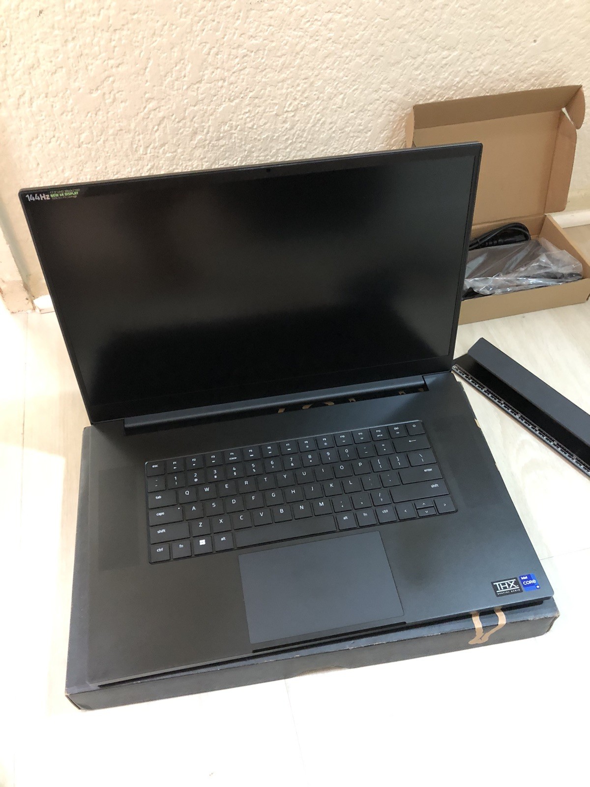 Razer Blade 17 2022 i9-12900H 4K UHD 144Hz 256GB SSD 8GB Ram RTX 3070Ti READ