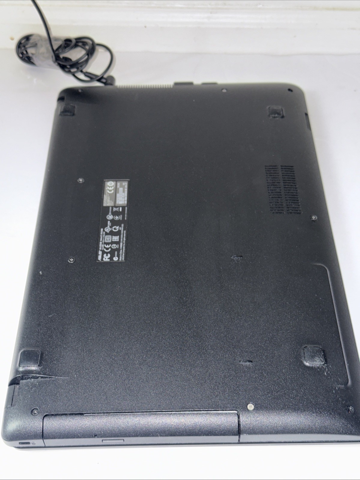 ASUS: ATHEROS AR5B125 Laptop (Powers on But Needs New Battery)