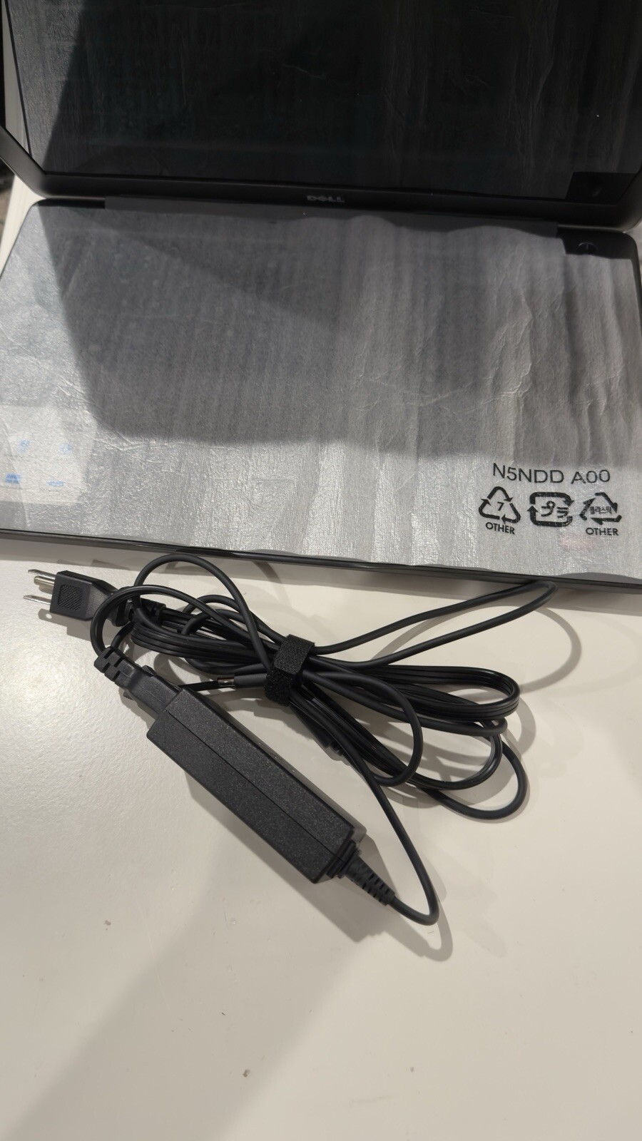 Dell Inspiron 5565 AMD A9 7th Gen. Dell Adapter 45W. No RAM, No HDD See Pictures