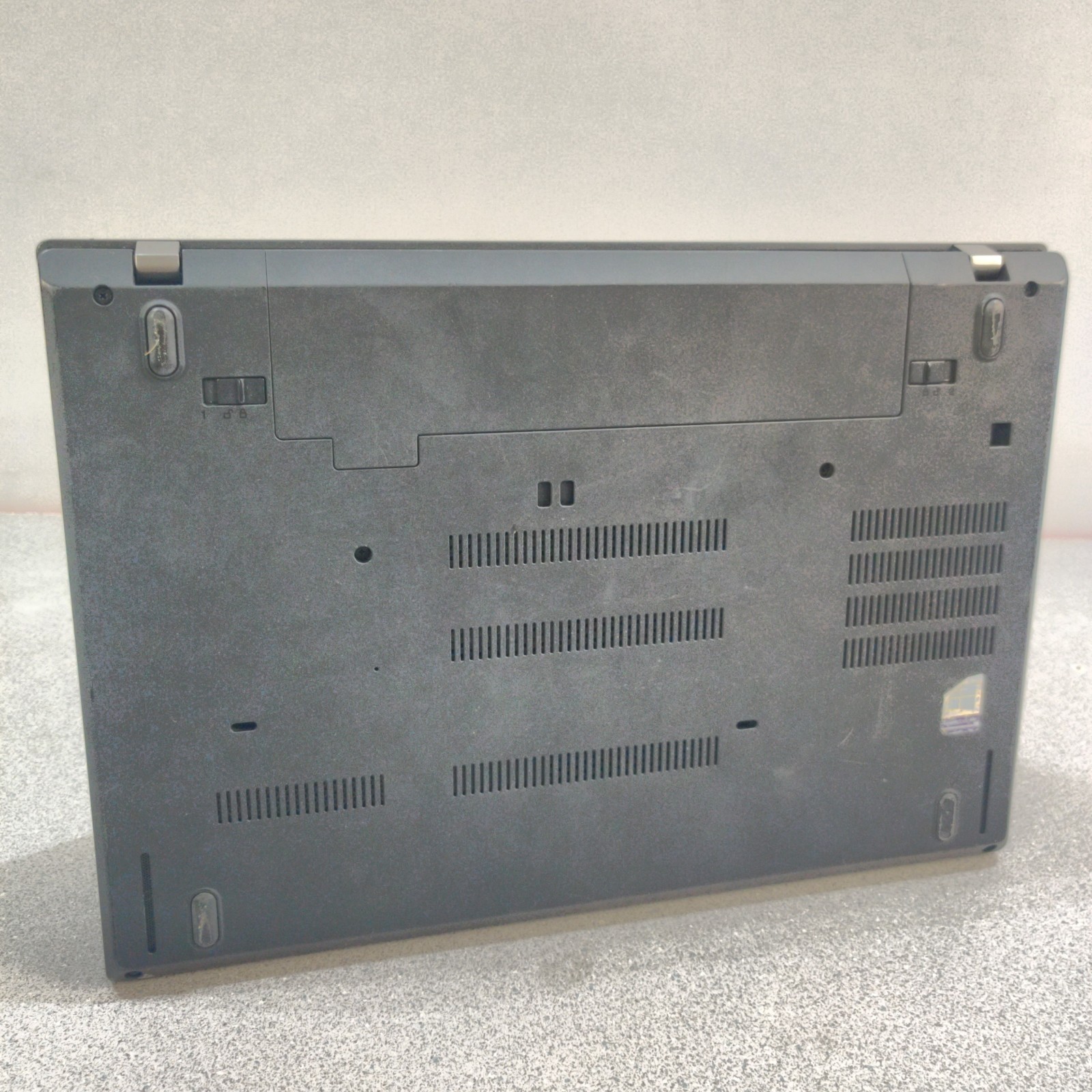 Lenovo ThinkPad T480 14.1″ i5-8250U 8GB RAM NO SSD/OS/AC FOR PARTS PLEASE READ