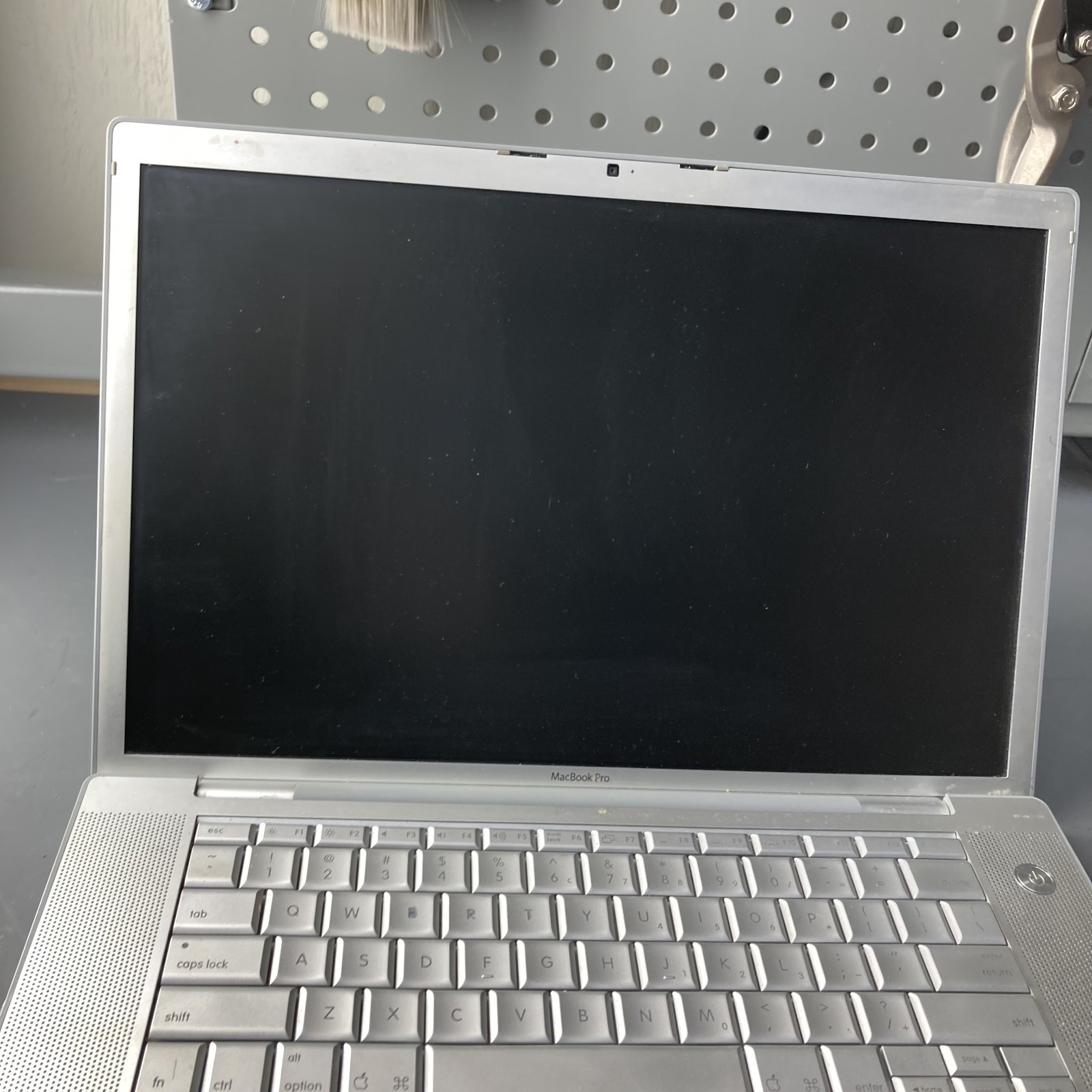 Apple MacBook Pro 15” A1150 Intel Core Duo 1.83GHz 1GB RAM 80GB HDD No Battery
