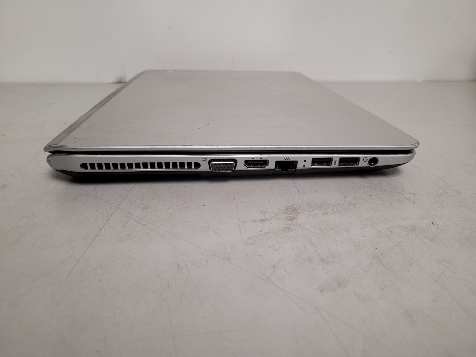 Hp Envy M6 notebook amd a10 4600m 2300mhz 8gb ram 256gb ssd charger CND3140H8J