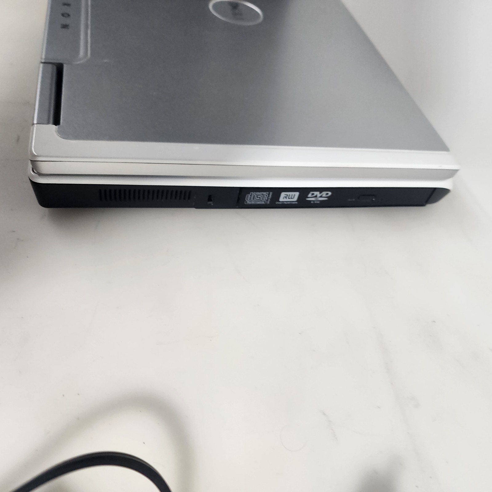 DELL INSPIRON E1505 LAPTOP 1GBRAM SCREEN INTACT W/PwrCord – WORKS