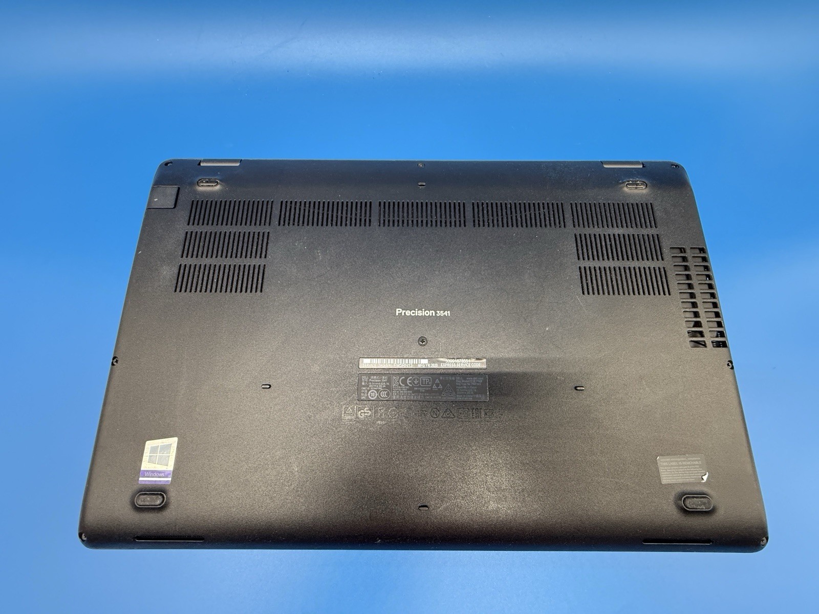 Dell Precision 3541 i5-9300H Quadro P620 4GB 12GB 512GB SSD 15.6” Win11