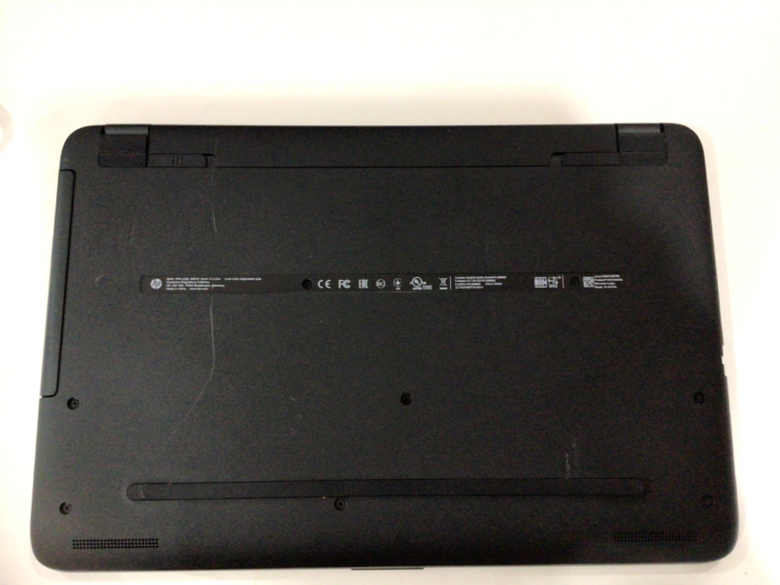 HP 15-af131dx Notebook AMD A6-5200 APU 4GB 500GB with Adapter & HP Soft Case