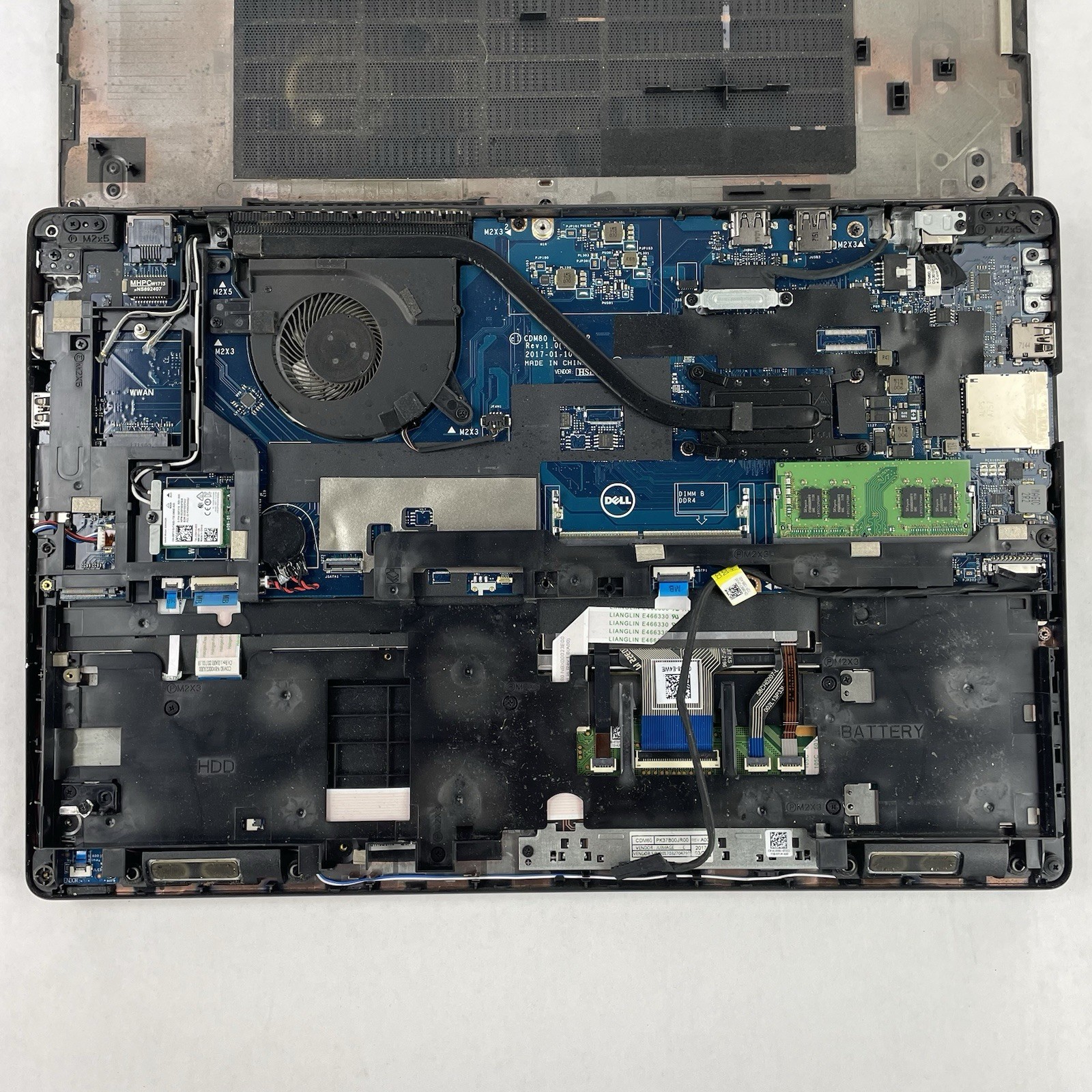 Dell Latitude 5580 15.6″ i5-7300U 2.60 GHz 8 GB RAM No SSD/OS/Batt – Bad Corner
