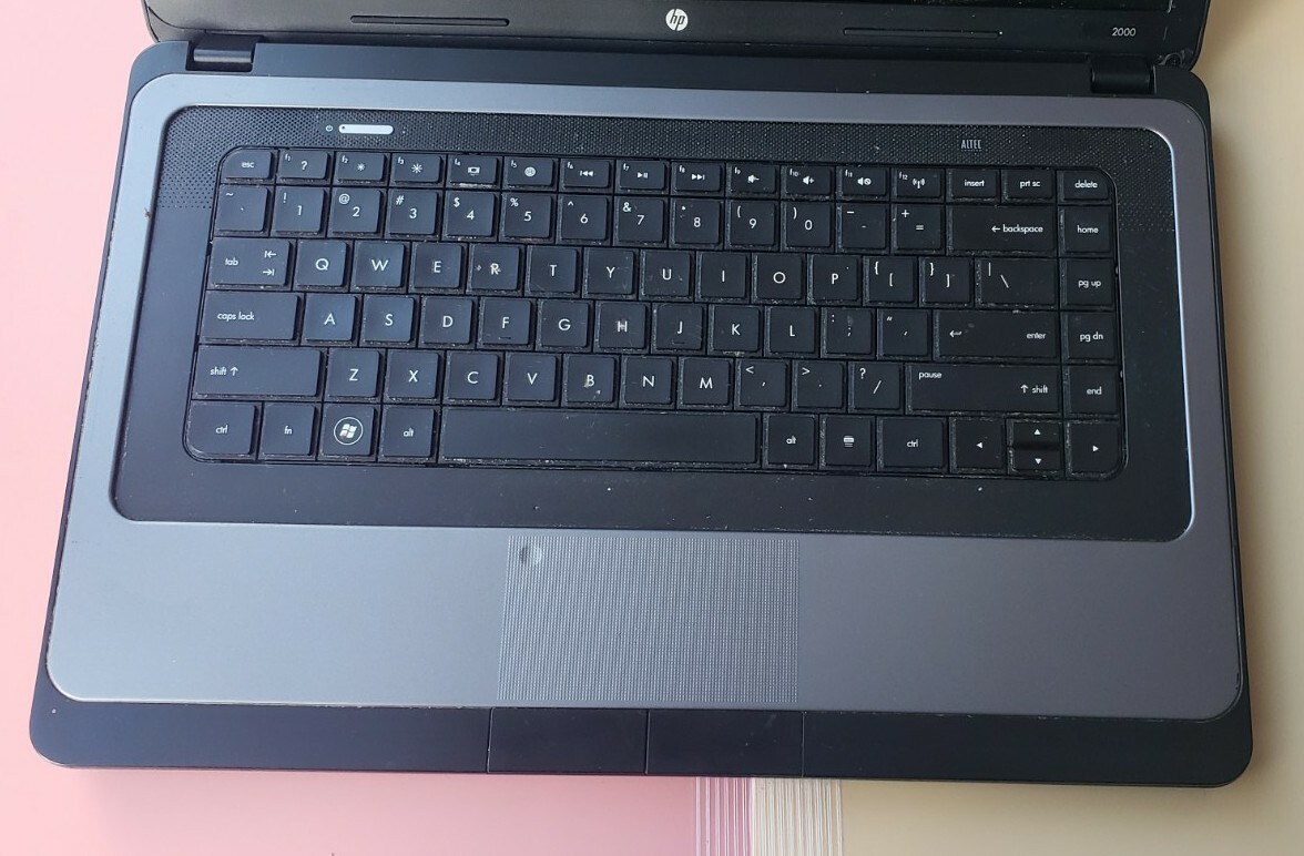 HP 2000 AMD E450 APU Radeon HD GRAPHICS 2GB RAM 120GB HDD WIFI BLUETOOTH WEBCAM