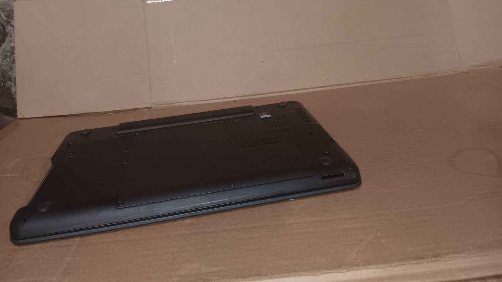 Lenovo Thinkpad E560 Laptop intel core i7-6500U @ 2.50 GHZ 15.6″ LCD Screen