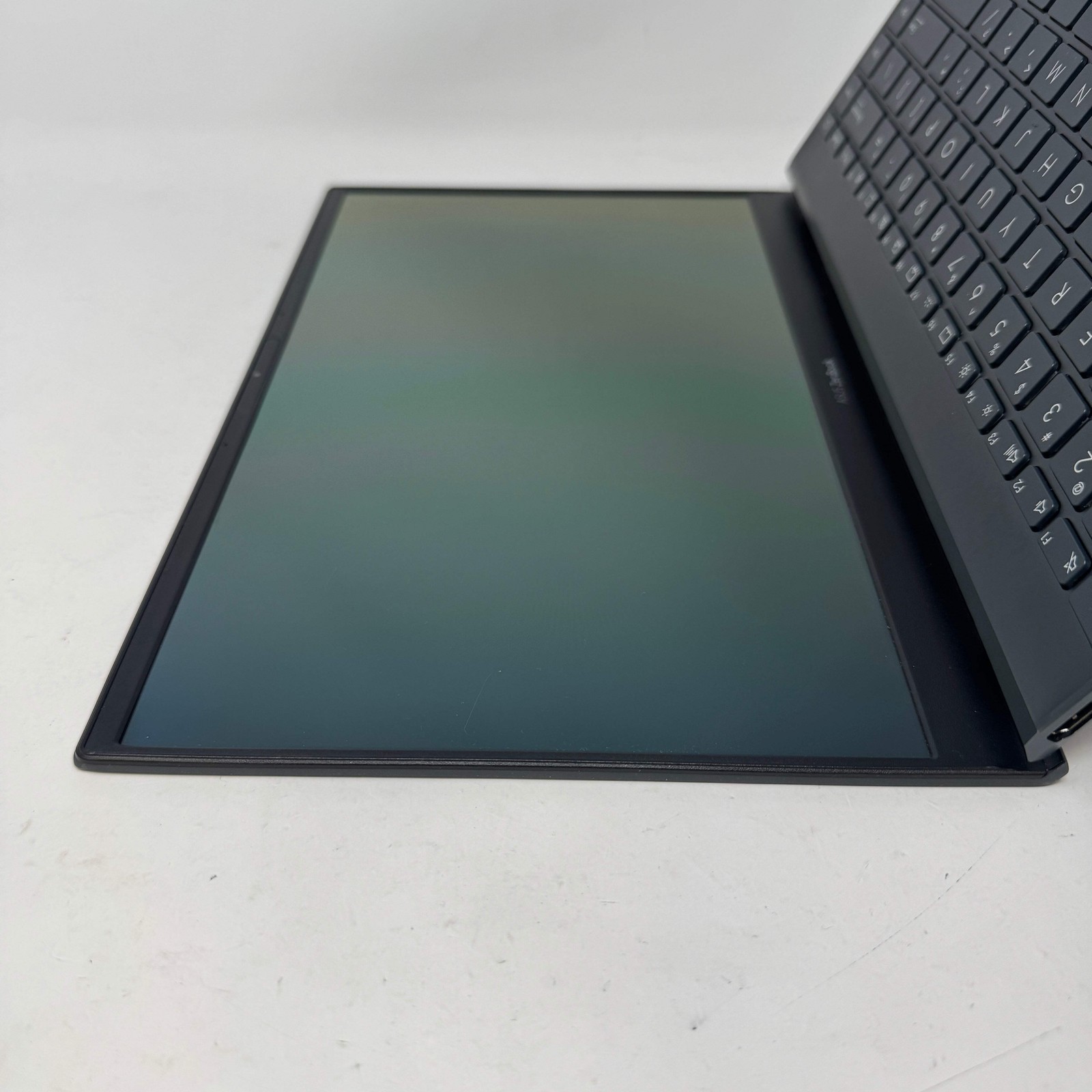 Asus Zenbook 13 UX325E 13.3″ i5-1135G7 2.4GHz 8GB RAM 256GB SSD