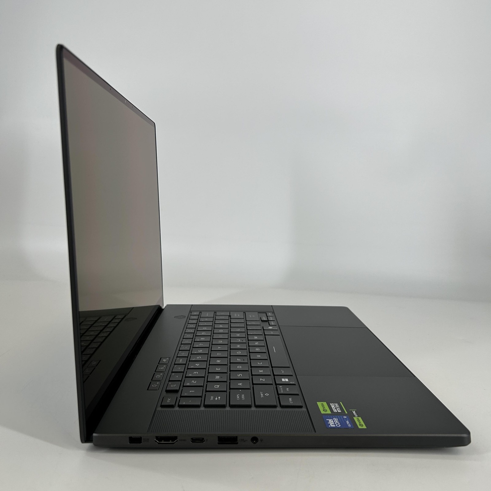 Asus ROG Zephyrus G16 GU605 240Hz QHD+ 2.9GHz Ultra 9 285H 16GB 1TB SSD RTX 5070