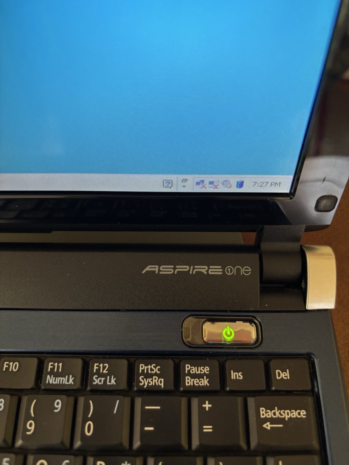 Acer Aspire One 10.1″ Netbook 1GB / 120GB Navy Blue with Padded Carry Case