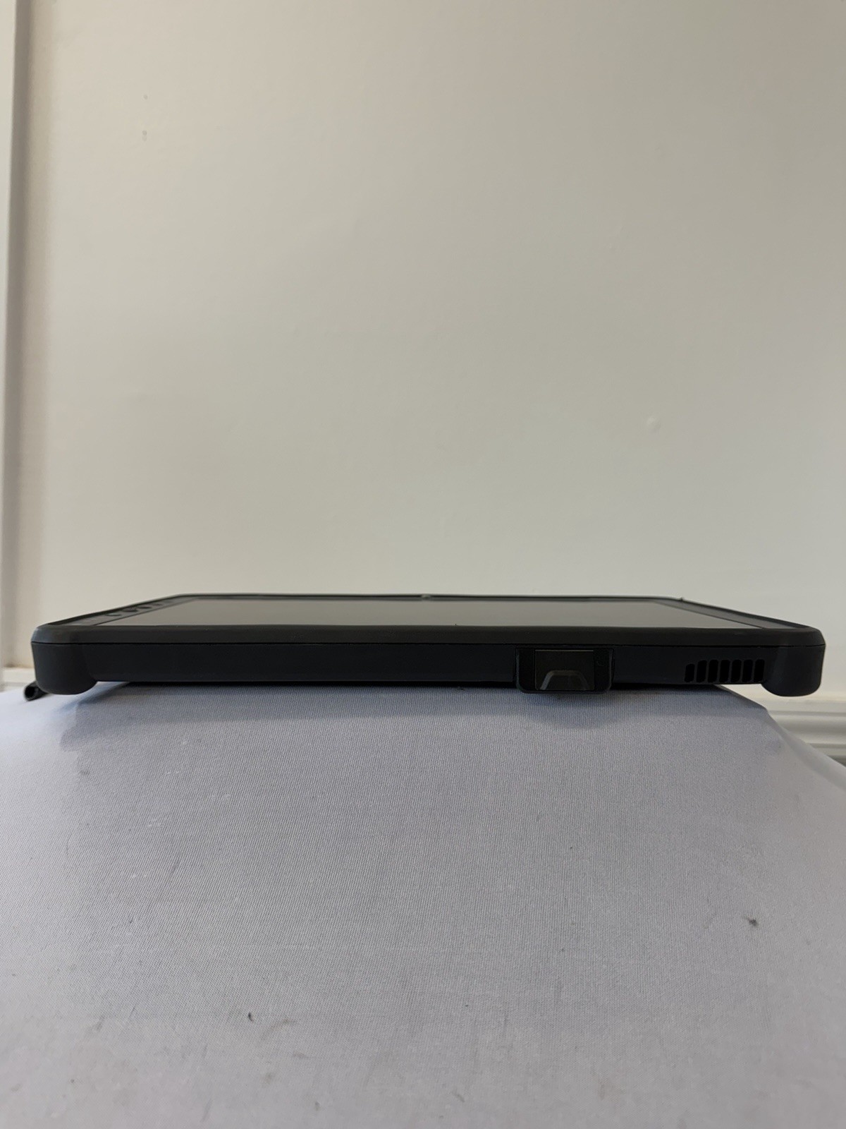Getac F110 G3 Laptop – Yellowing Screen – Intel i7-6500U – RAM 8 GB – Read Des