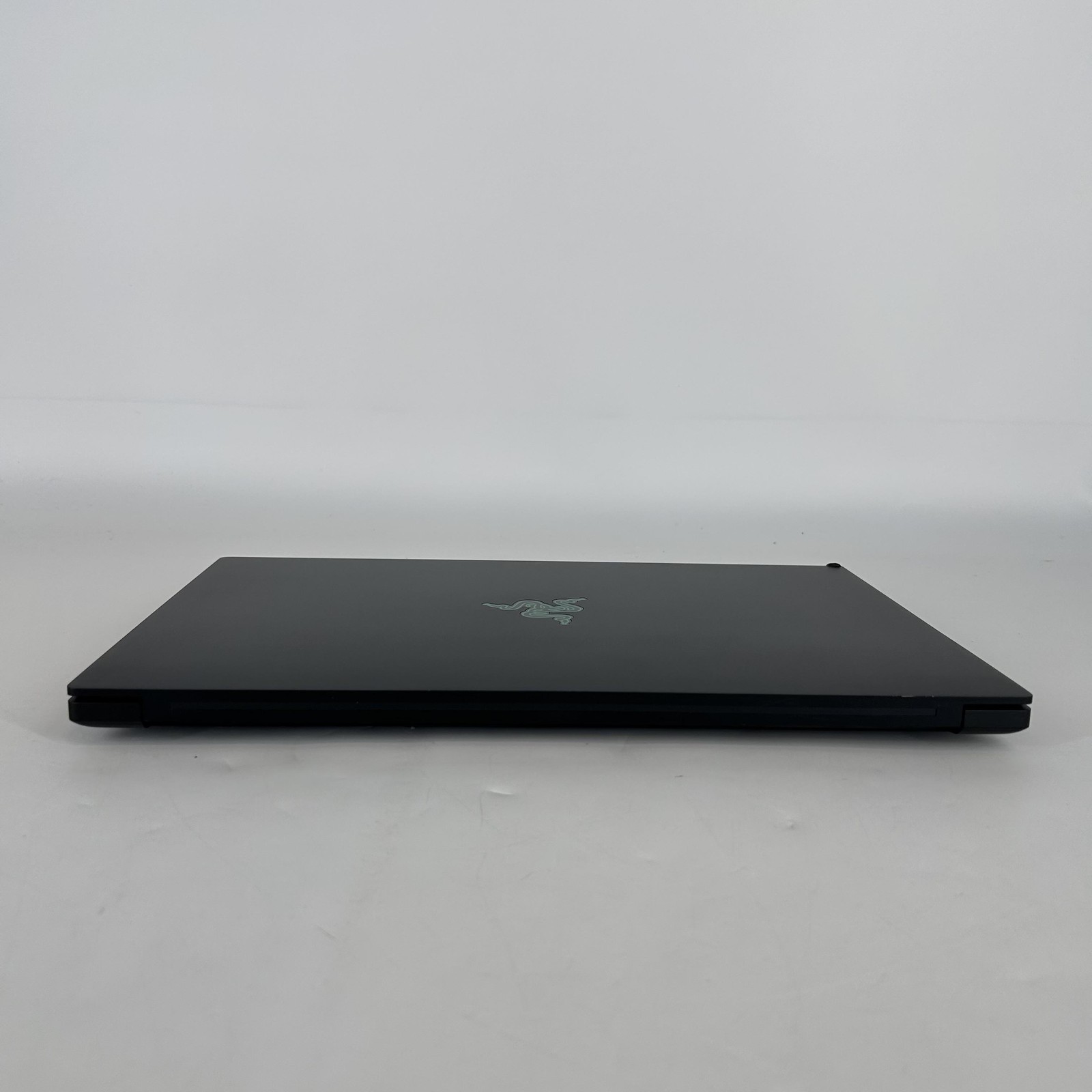Razer Blade 15 Advanced 240Hz FHD i7-9750H 2.60GHz 16GB 2TB SSD RTX 2080 Max-Q