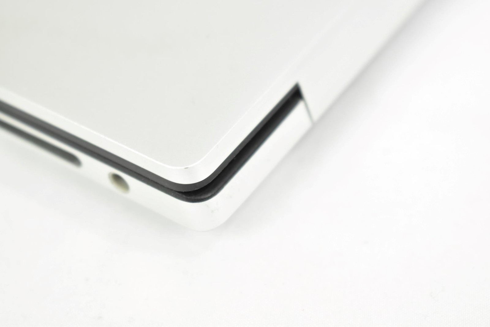 Dell XPS 15 9510 Laptop i9-11900H 2.5GHz 32GB 512GB SSD No OS RTX 3050 Ti