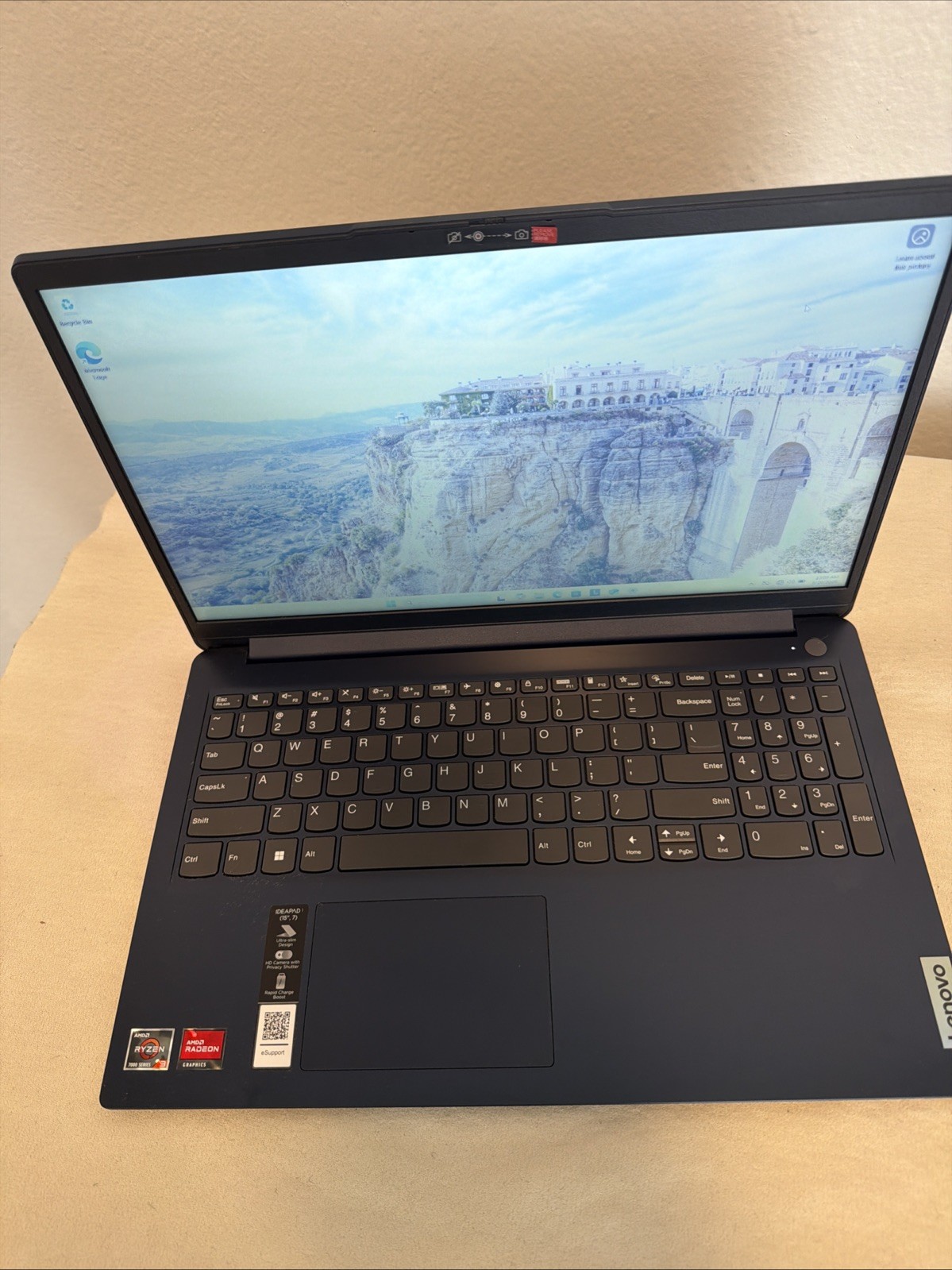 Lenovo IdeaPad 1 15AMN7 AMD Ryzen 3 7320u 8GB 256GB SSD Windows 11Home