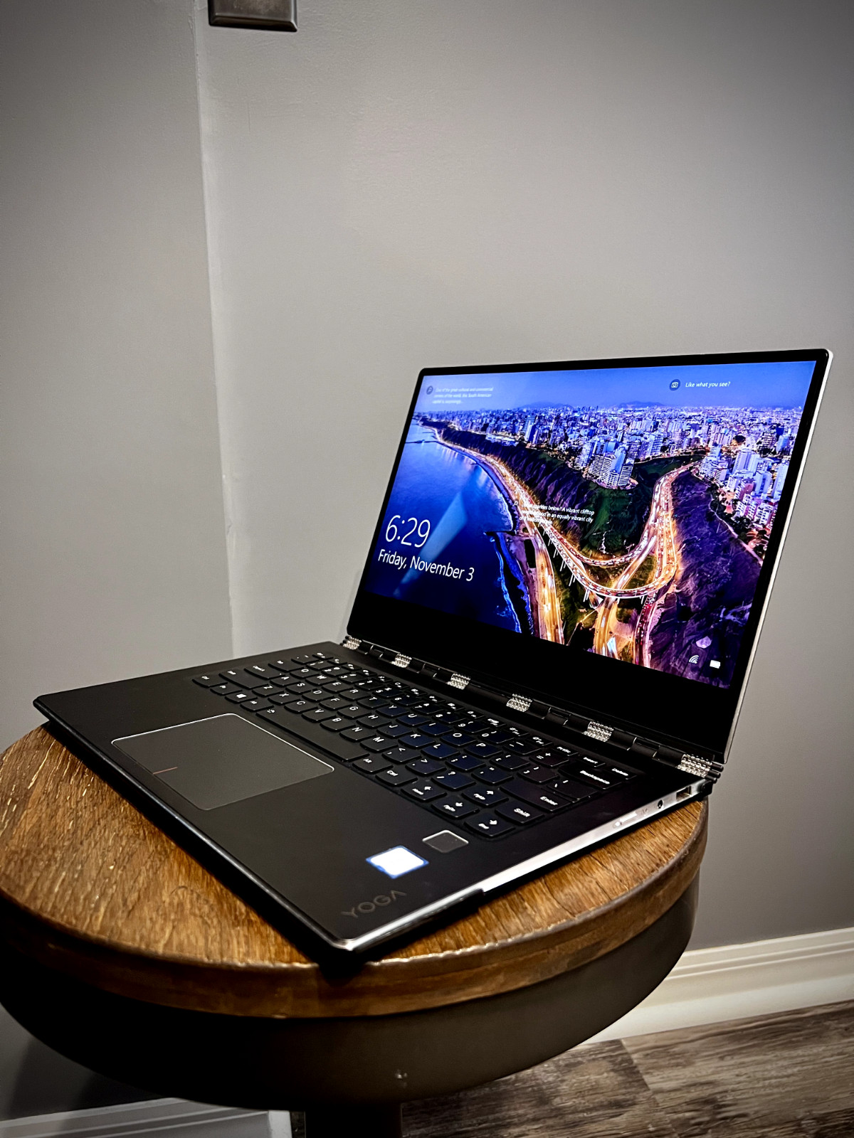 Lenovo Yoga 910 16GB RAM 1TB 13.9in. 2.7GHz Convertible 2-in-1 PC Signature Edit