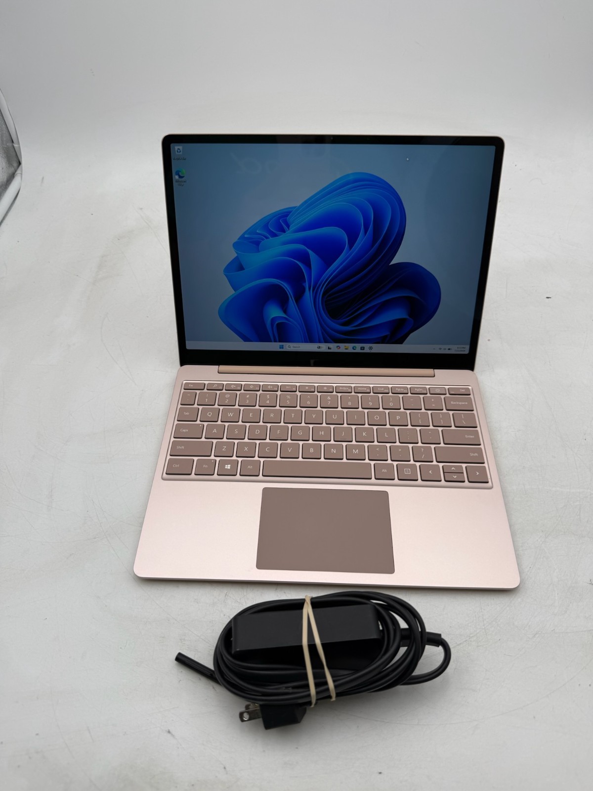 Microsoft Surface Laptop Go 1943 12.4″ 128 GB SSD 8 GB RAM i5-1035G1 Win 11 Home