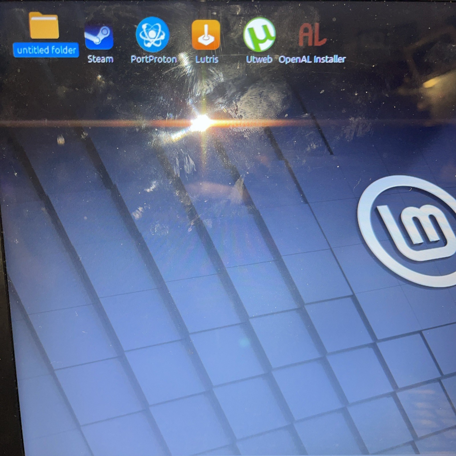 Hp G62 w 165 GB SSD And 8 Gb Ddr3 Linux Mint & Cooling Pad RGB Light And Charger