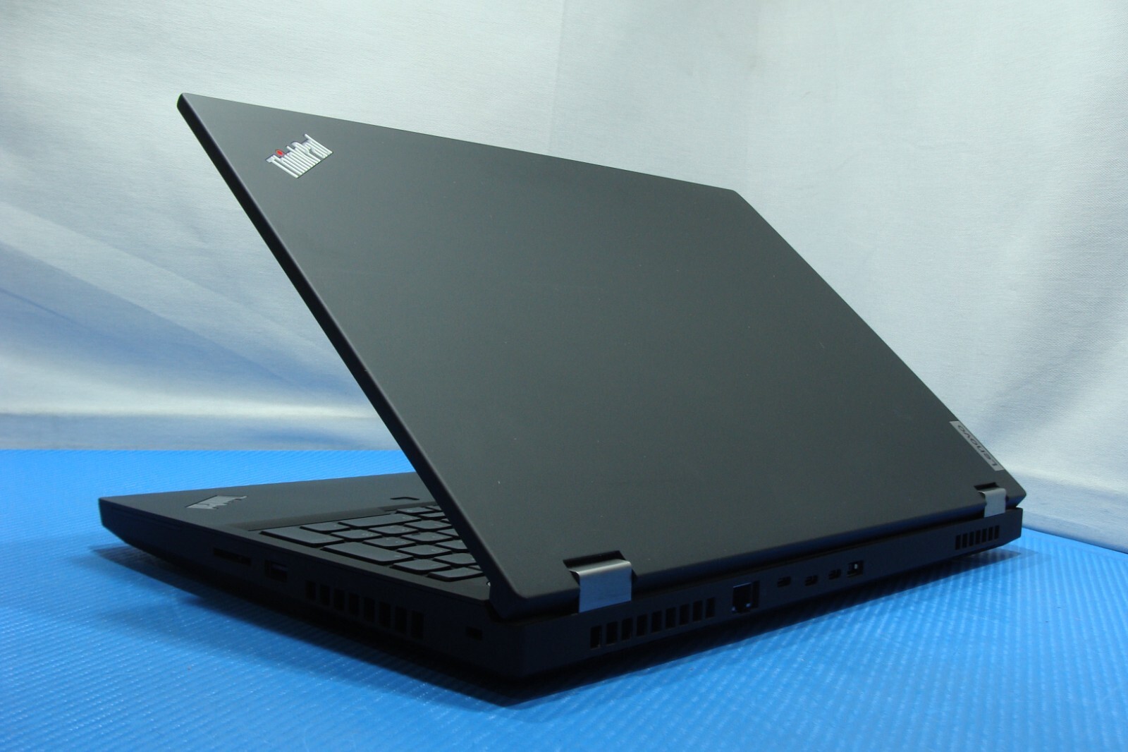 Lenovo ThinkPad P15 Gen 1 15.6″FHD i5-10400H 2.6GHz 16GB 512GB T1000 Win 11 Pro