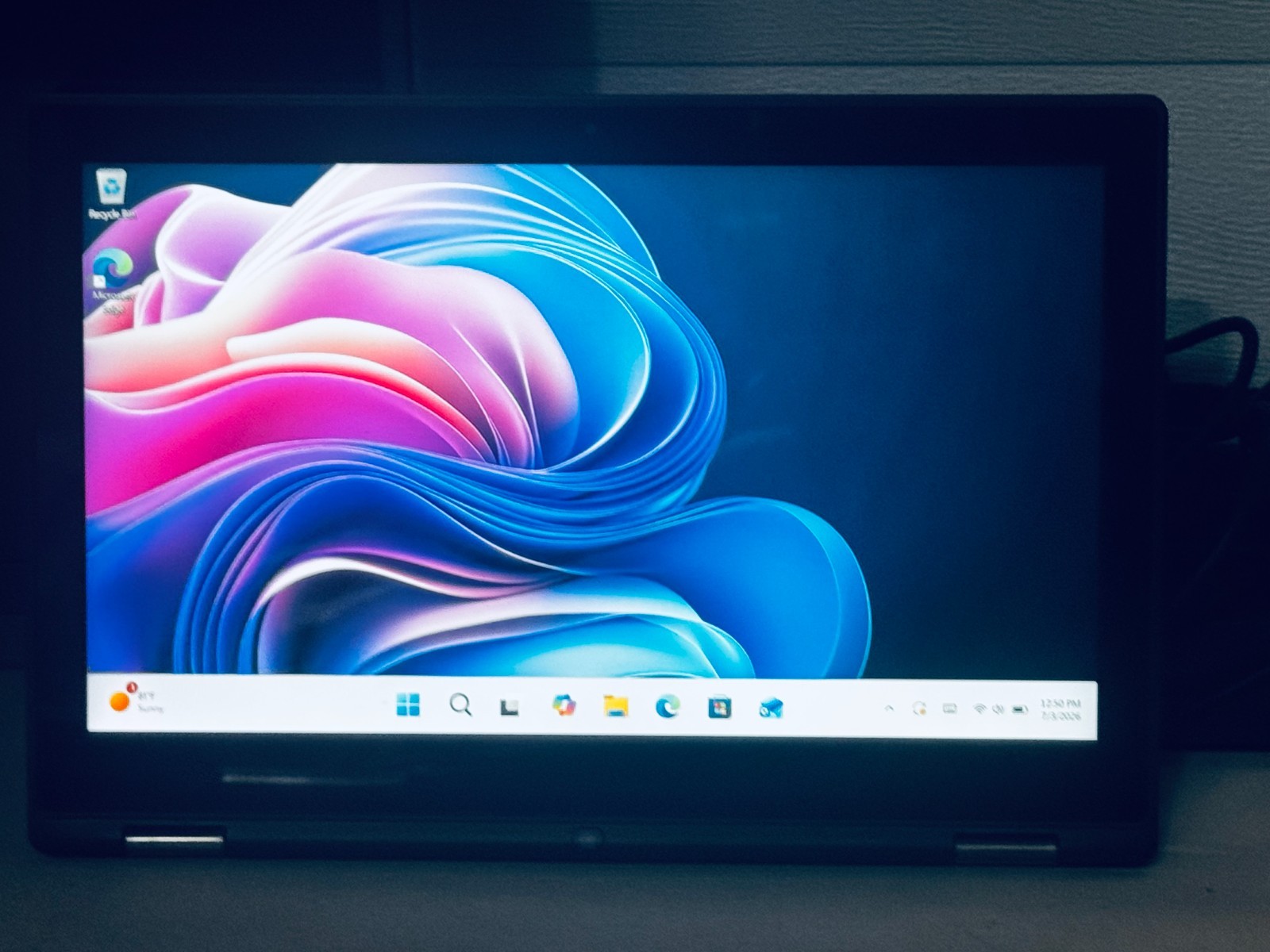 Dell Inspiron 2-in 1 Touch Laptop-Intel i5 6200U-8GB RAM-256GB WIN 11-Excellent