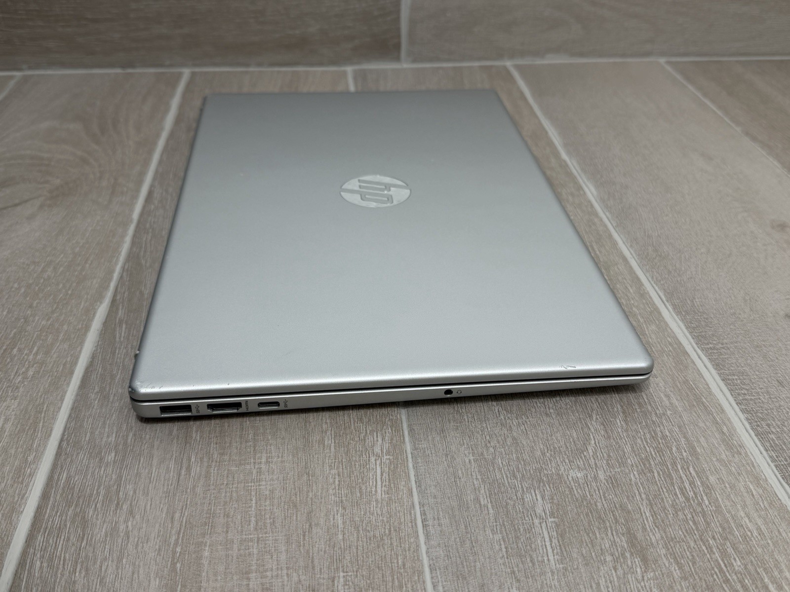 HP 15-FC0237NR Touch Laptop AMD Ryzen 7 5825U 8GB RAM 512GB NVMe Win-11