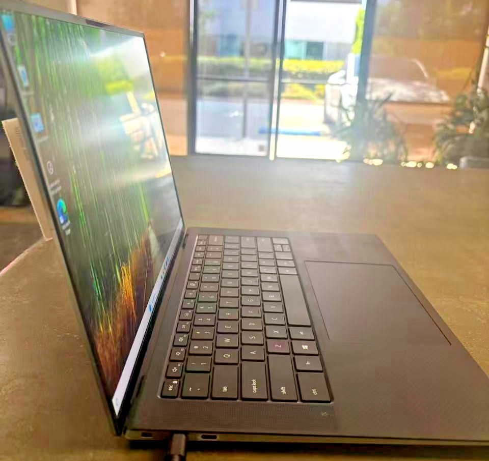 Dell Precision 5560 Xeon W-11955M 16GB 256GB SSD RTX A2000 Win 11 Pro N2