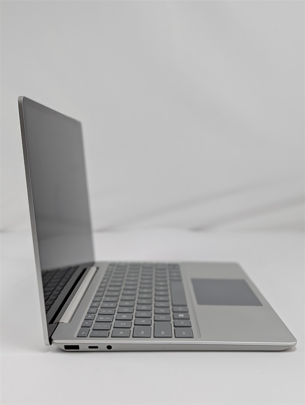 Microsoft Surface Laptop Go 2 2022 12.4″ i5-1135G7 2.4GHz 16GB RAM No Storage