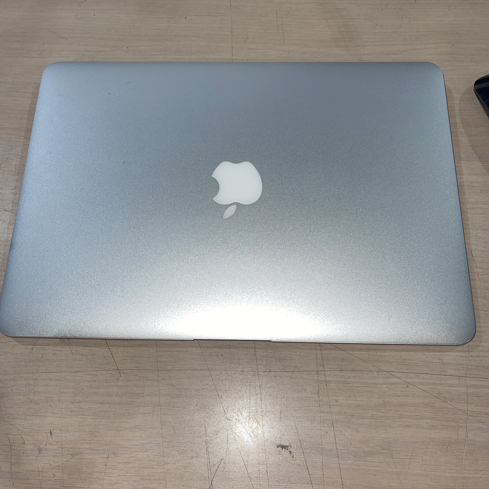 Apple Macbook Air MID 2013 13″ i5-4250U 1.3GHz 4gb RAM NO HD