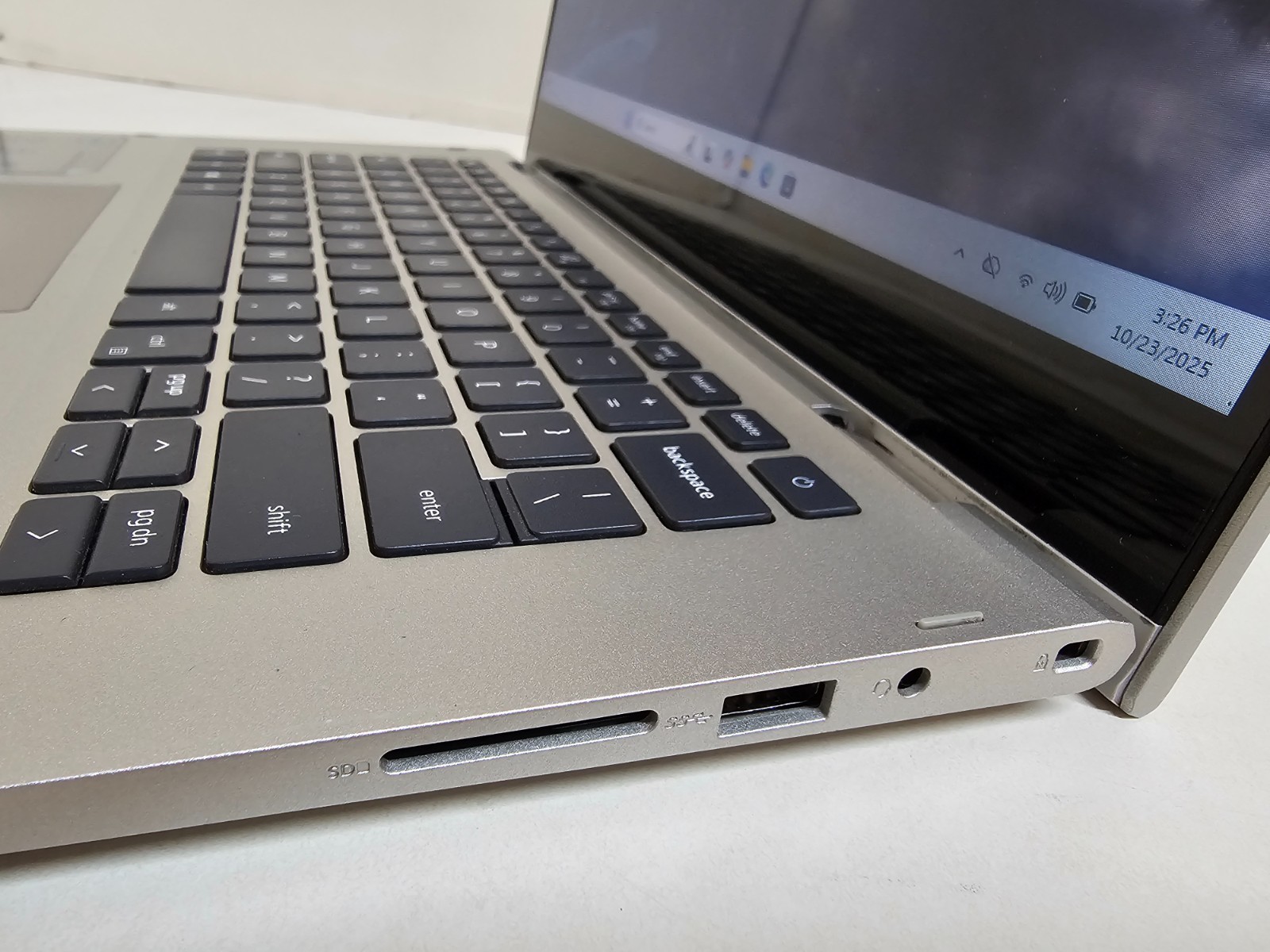 Dell Inspiron 5406 2-in-1 Laptop – 2.4 GHz i5-1135G7 16GB 512GB 14″ Touchscreen