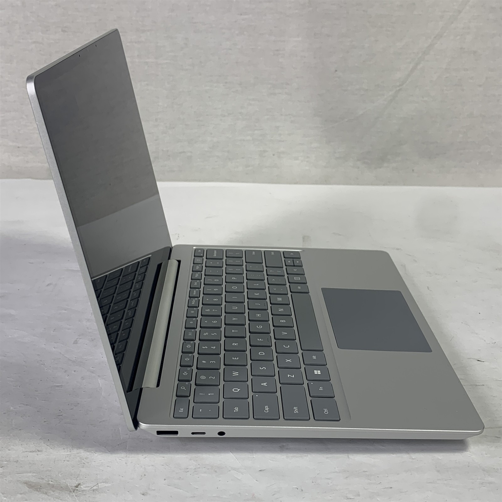 Microsoft Surface Laptop Go 2 12.4″ i5-1135G7 2.4GHz 16GB 256GB NVMe SSD – Win11