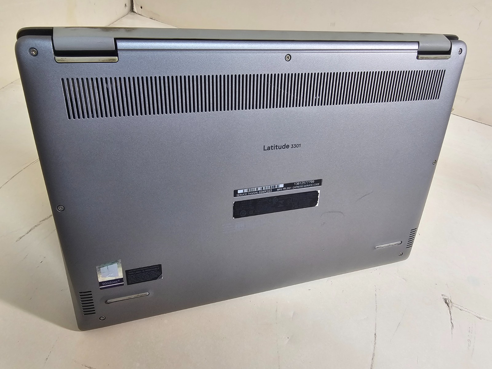 Dell Latitude 3301 Laptop – 1.8 GHz i7-8565U 8GB 256GB SSD Wi-Fi Webcam 13.3″