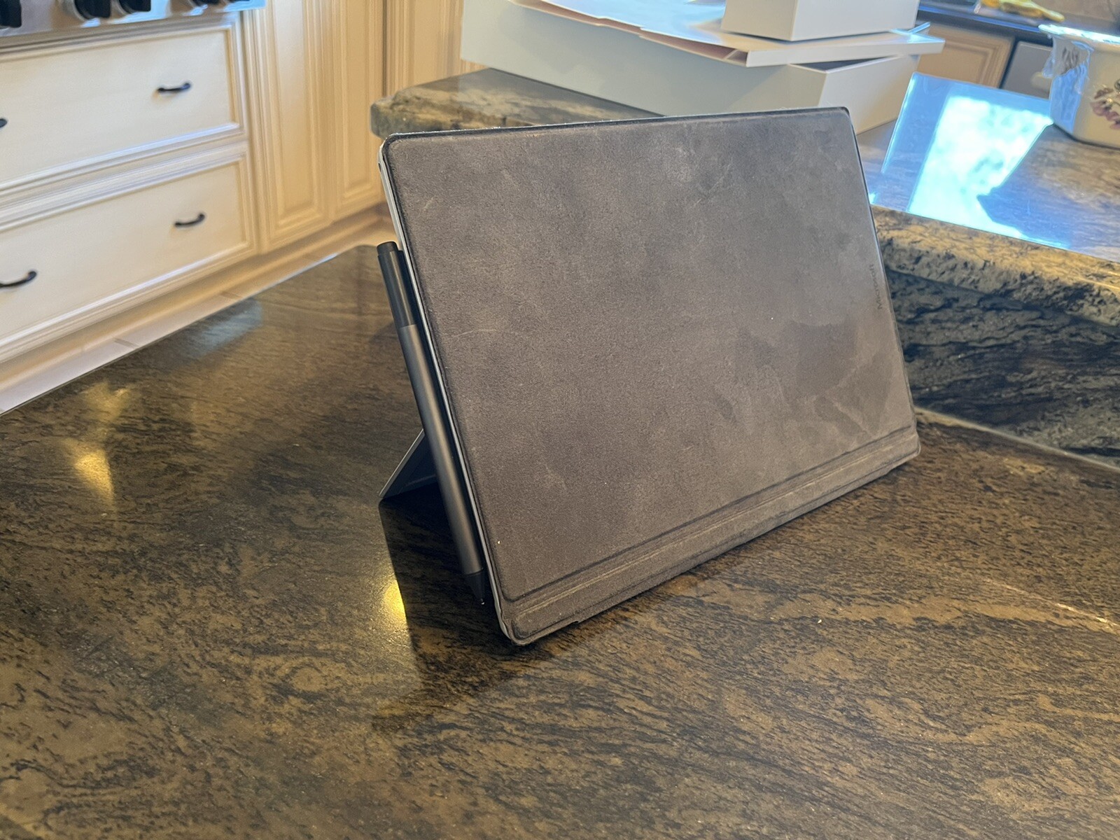 Microsoft Surface Pro (256 GB, Intel core i7 7th Gen., 2.50 GHz, 8 GB) Laptop –