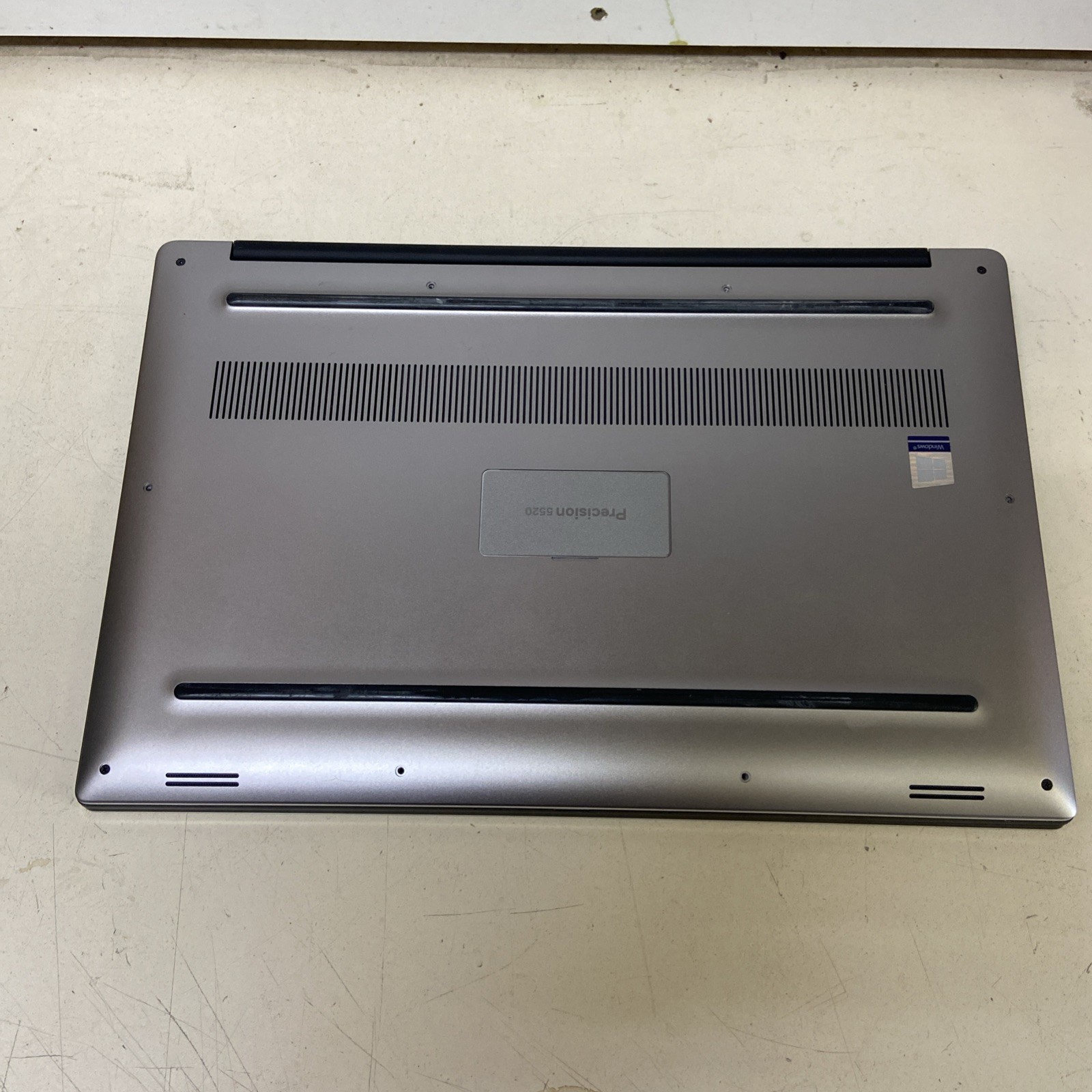 Dell Precision 5520/2.8ghz Core i7-7th gen QUAD/16GB/128GB SSD/15″ /Win10PRO!!