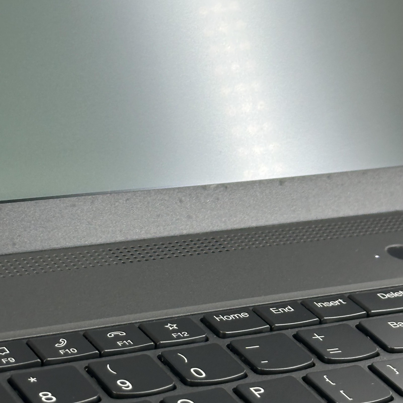 Lenovo ThinkPad T16 Gen 2 Black FHD+ 1.7 GHz i7-1355U 16GB 512GB SSD Yellow Hue