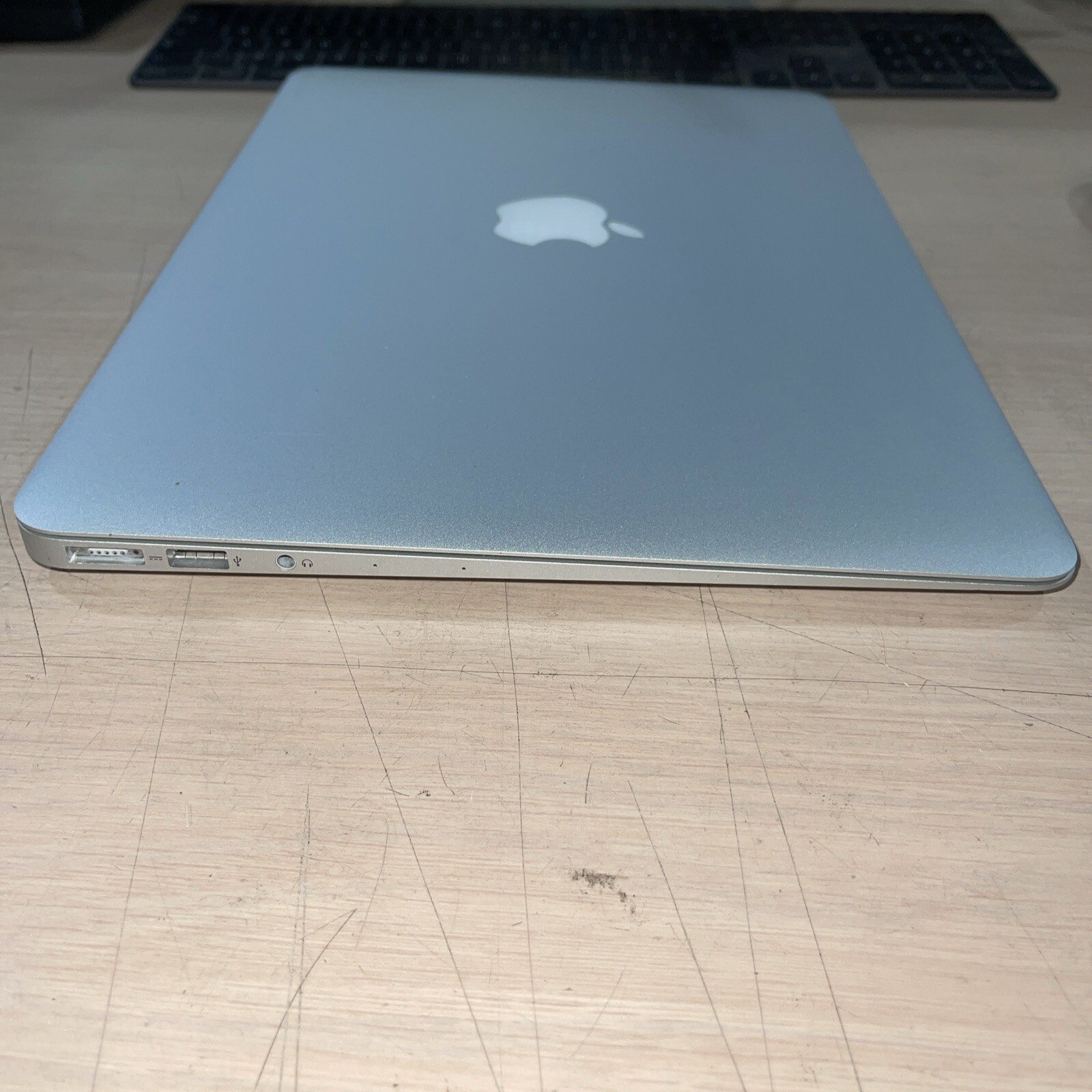 Apple Macbook Air MID 2013 13″ i5-4250U 1.3GHz 4gb RAM NO HD!