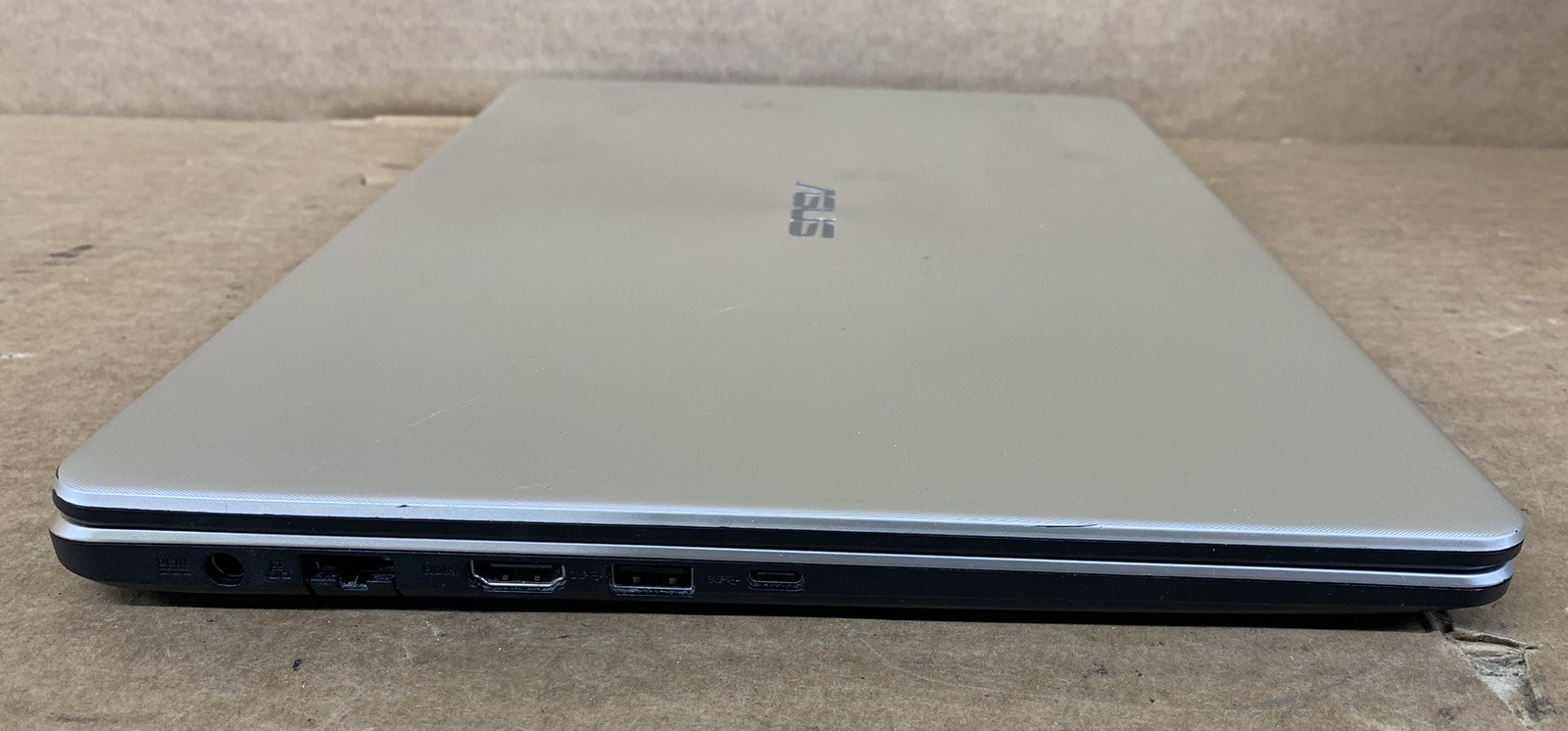 Asus Vivobook 15 X505B 15.6″ AMD A9-9420 RADEON 8GB DDR4 RAM 1TB HDD WIN 10P