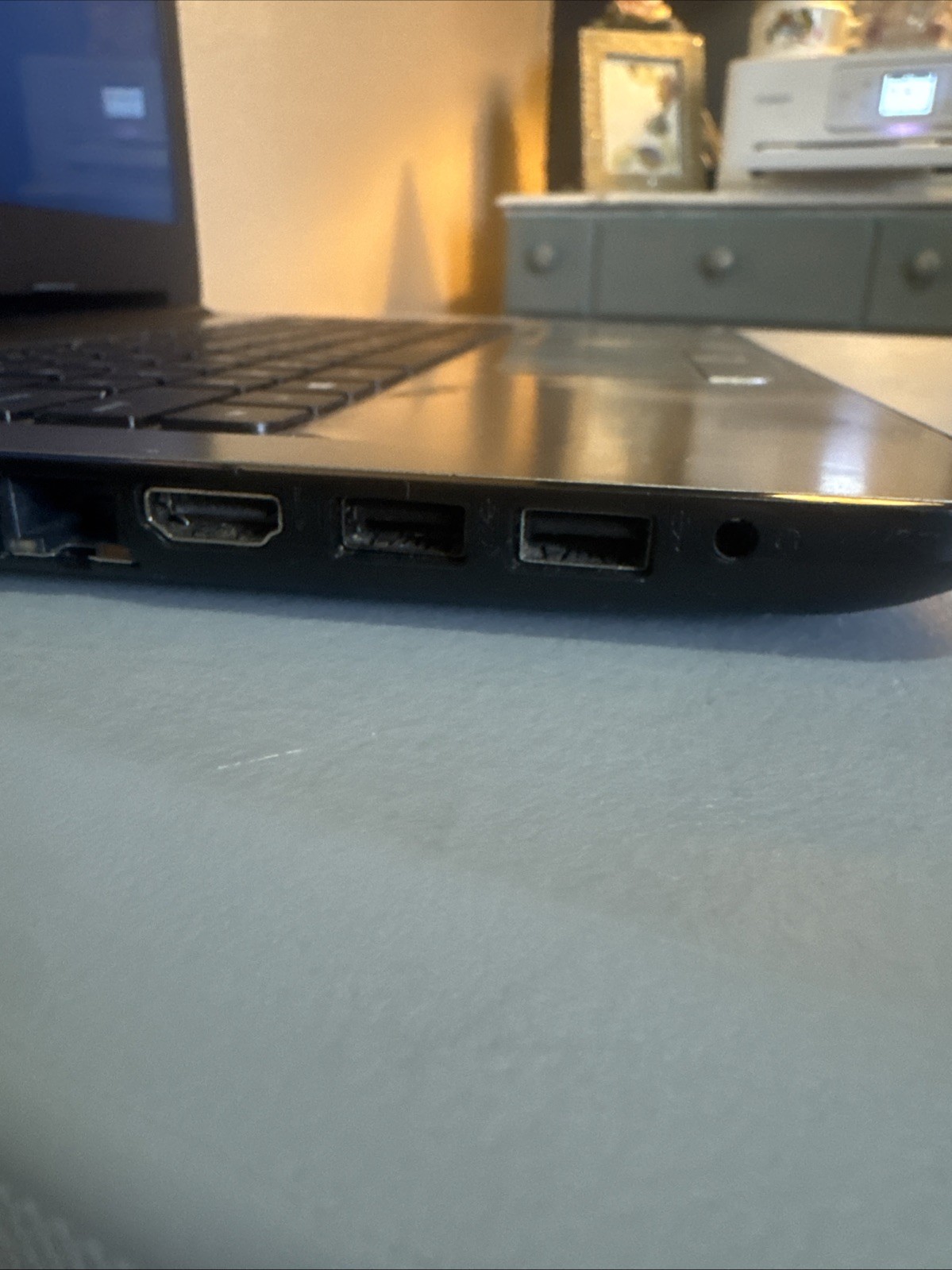 HP 14-an010nr 14″ AMD E2-7110, 32GB eMMC Chromebook w/ Webcam / HDMI NO CHARGER
