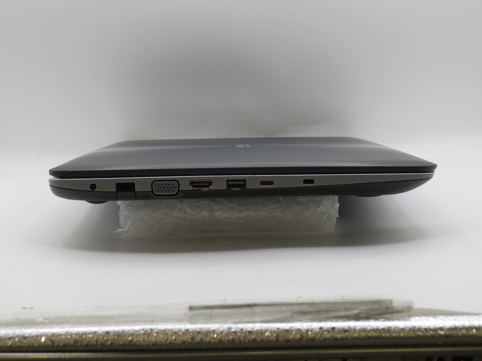 ASUS F556U i7-6500U @ 2.7GHz 4GB DDR4 238GB SSD 15.6″ No OS