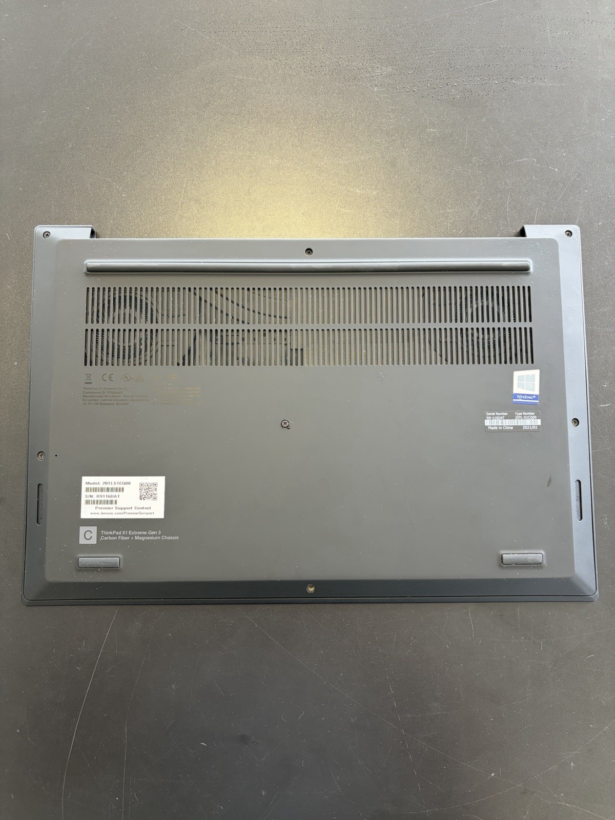 Lenovo ThinkPad X1 Extreme Gen 3 (i7-10850H+Nvidia GTX 1650Ti) Read Description