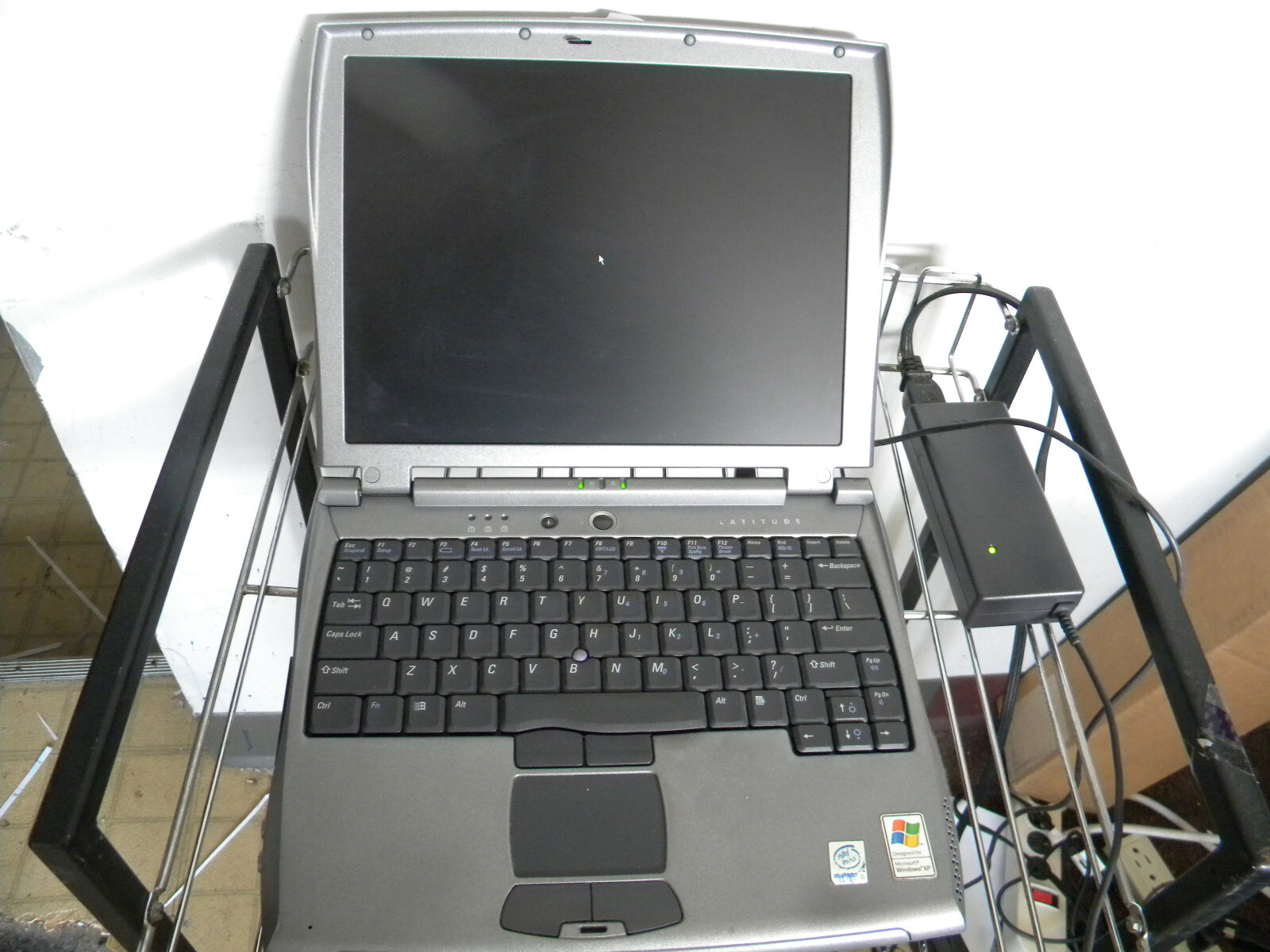 Dell Latitude C400 P3 III 866 MHz 512MB 40GB XPP 9 Pin Serial DB9 Diagnosed CMOS