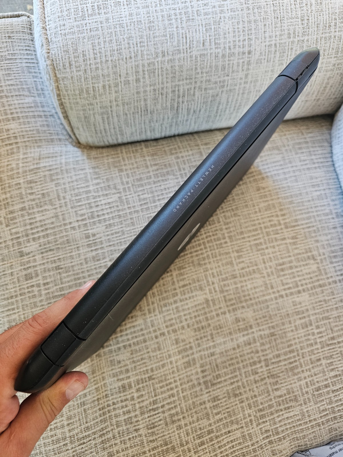 HP 15-f018dx 15.6″ Notebook W/ Charger Powers On, Broken Screen FOR PARTS/REPAIR