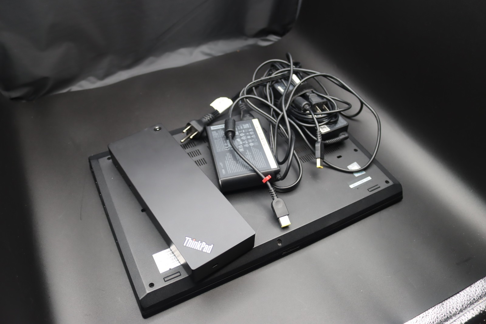 LENOVO THINKPAD P15V GEN 2 i7-11800H@ 2.30GHz 32GB RAM 512GB W11P + Dock Station