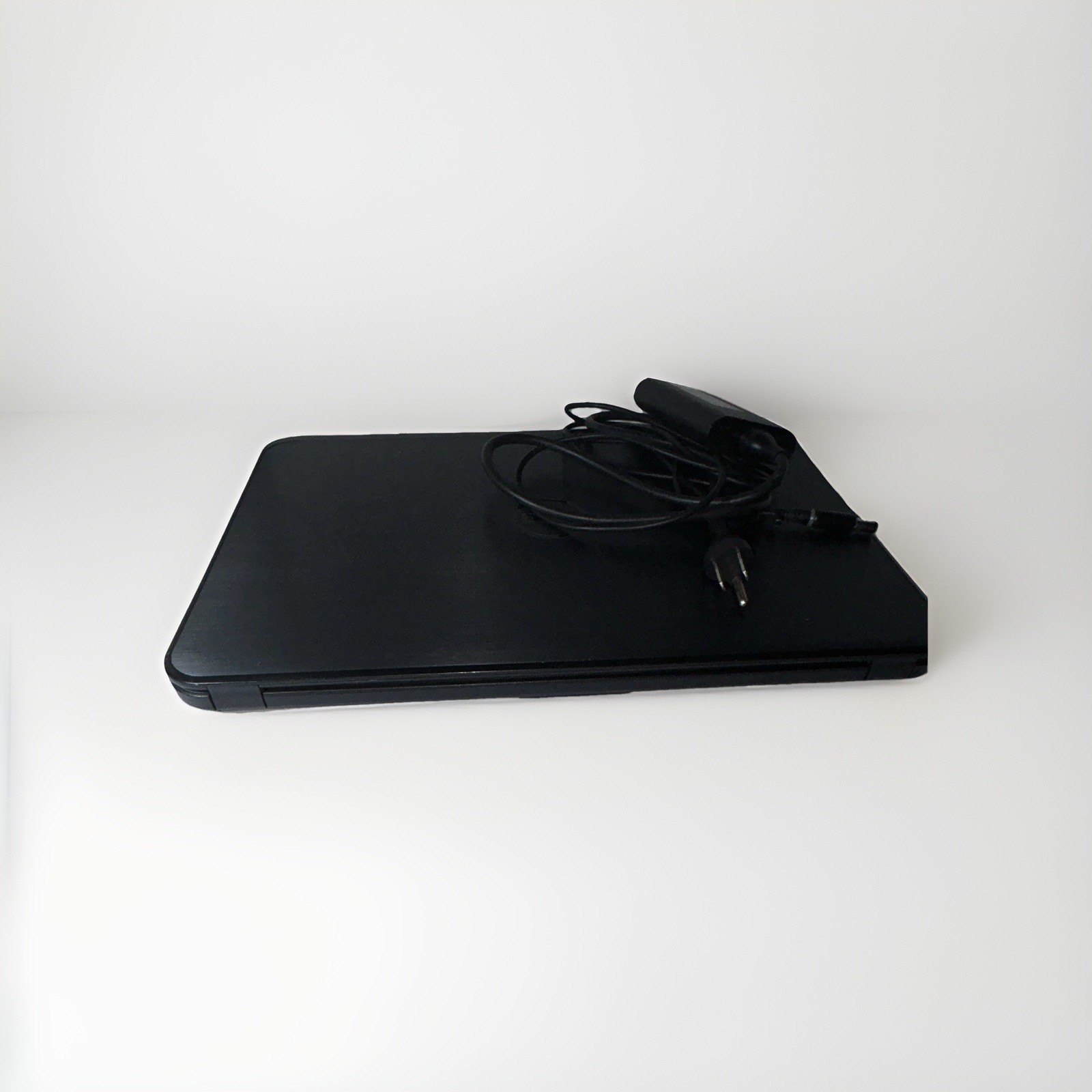Dell Latitude 3540 15.6″ i5 8GB 500GB HDD Win10 Black w/ Charger