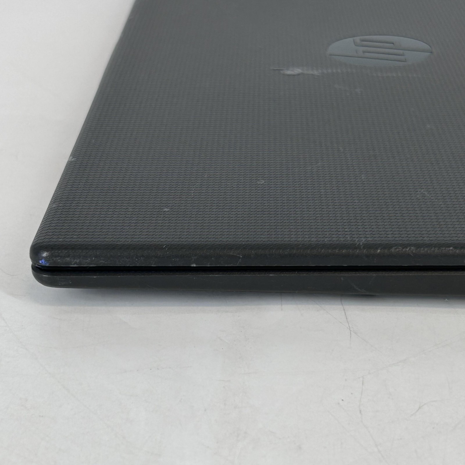 HP 255 G10 15.6 Silver HD 2.0 GHz Ryzen 3 7320U 8GB RAM 256GB SMOKE/HERBAL ODOR