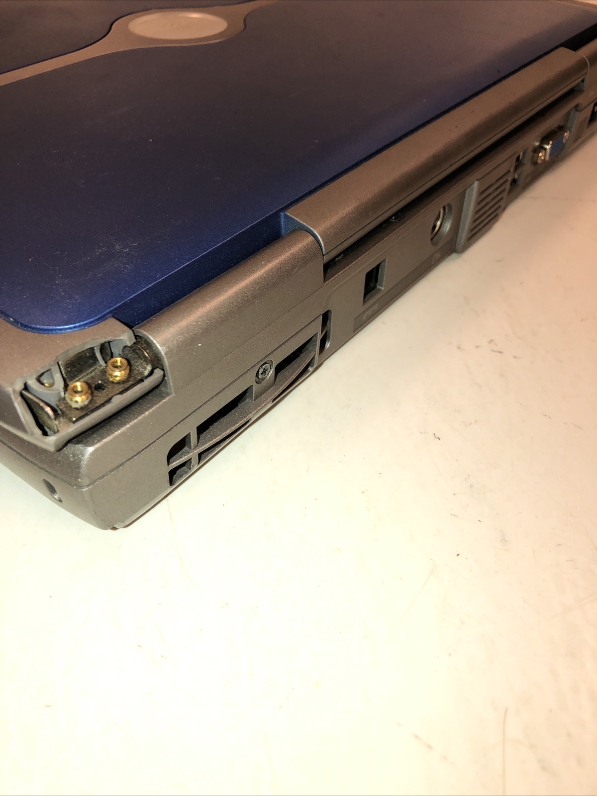 Dell Inspiron 1100 PP07L Laptop Computer 1 GB Ram. No Hard drive FOR PARTS