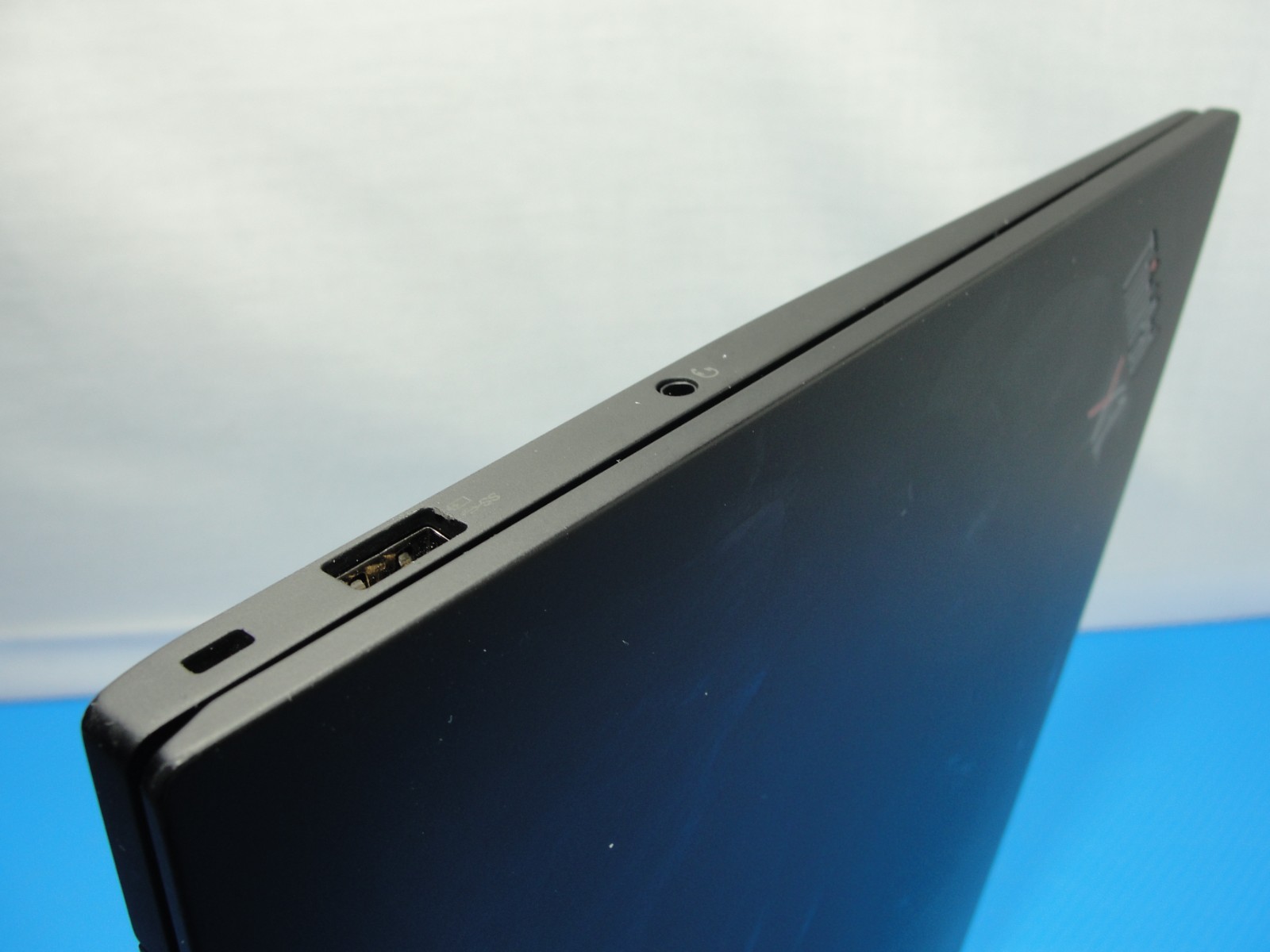 Lenovo ThinkPad X1 Carbon Gen 11 14″ FHD Touch i7-1365U 1.8GHz 16GB 1TB +Charger