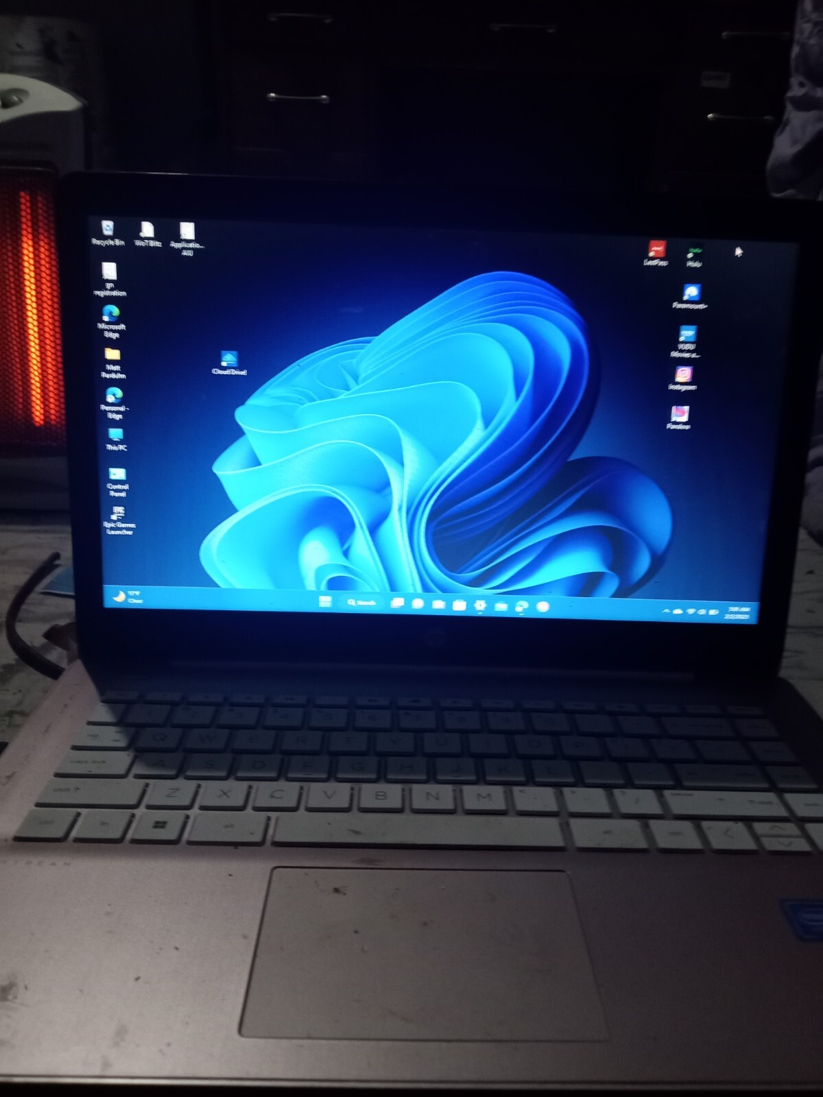 HP Stream 14-cb172wm 14″ (64 GB, Intel Celeron N4000, 1.10 GHz, 4 GB) Laptop…