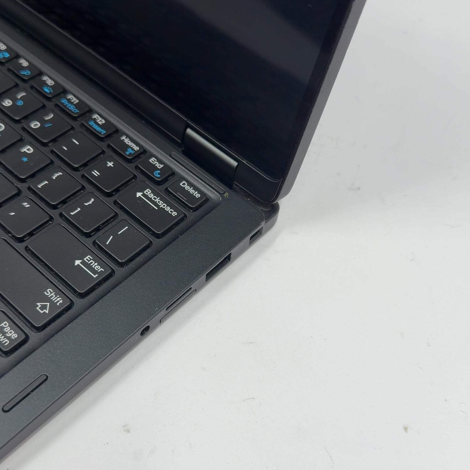 Dell Latitude 7390 2-in-1 13.3″ Core i7-8650U 1.9GHz 16GB RAM 512GB SSD