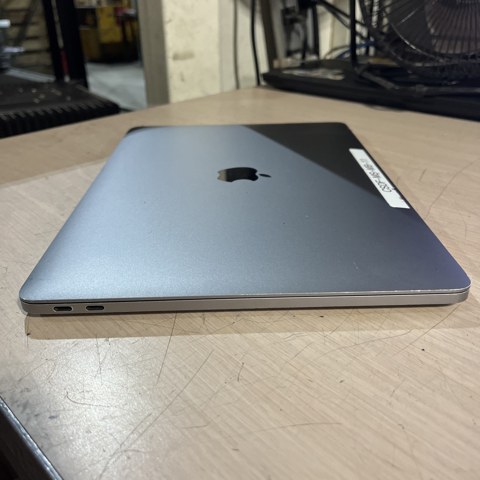 APPLE MACBOOK PRO 13″ MID-2017 CORE I5-7360U 2.3GHZ 8GB RAM NO HD .